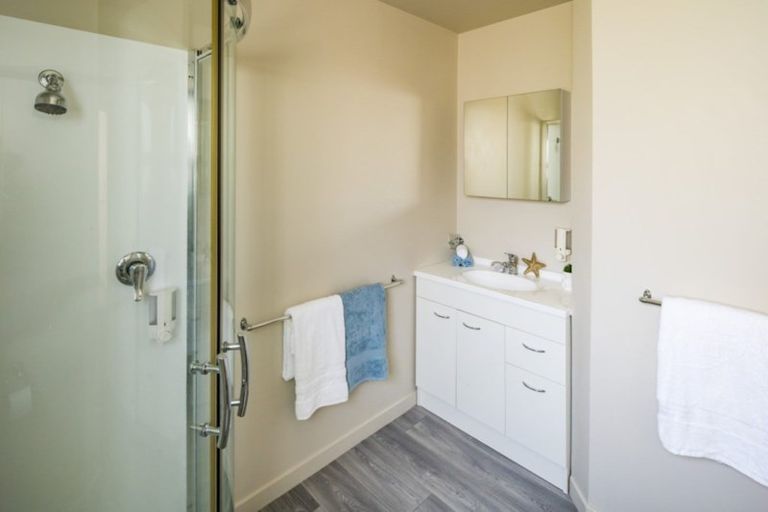 Photo of property in 18 Dargle Way, Island Bay, Wellington, 6023