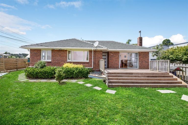 Photo of property in 62 Seymour Road, Sunnyvale, Auckland, 0612