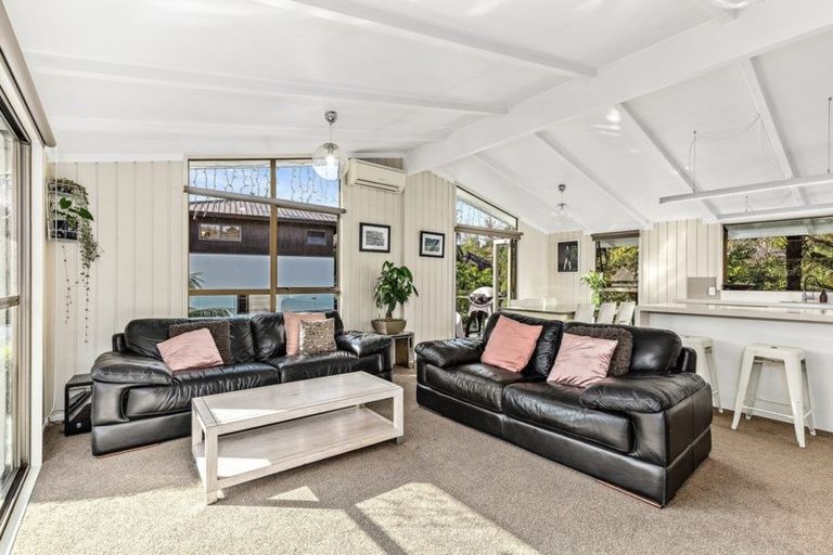 Photo of property in 2/12 Westbourne Road, Murrays Bay, Auckland, 0630