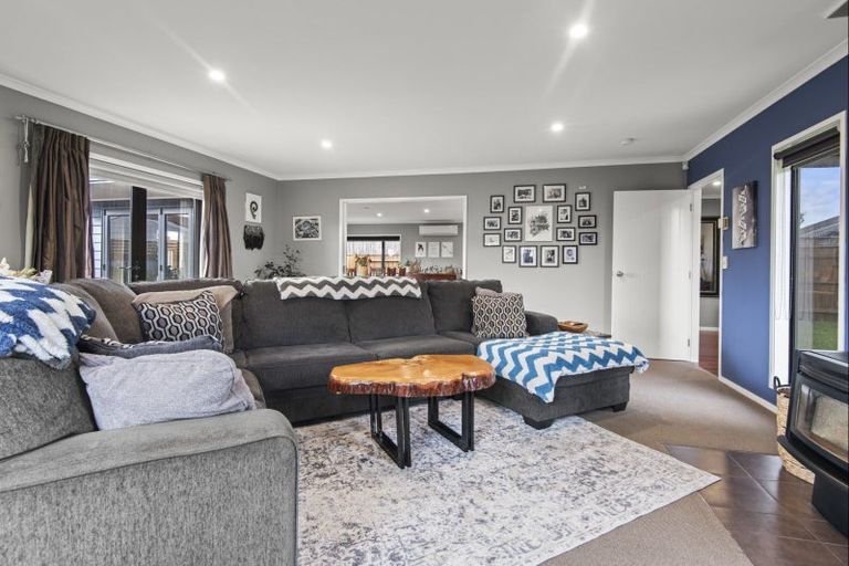 Photo of property in 9 Walnut Grove, Kelvin Grove, Palmerston North, 4414