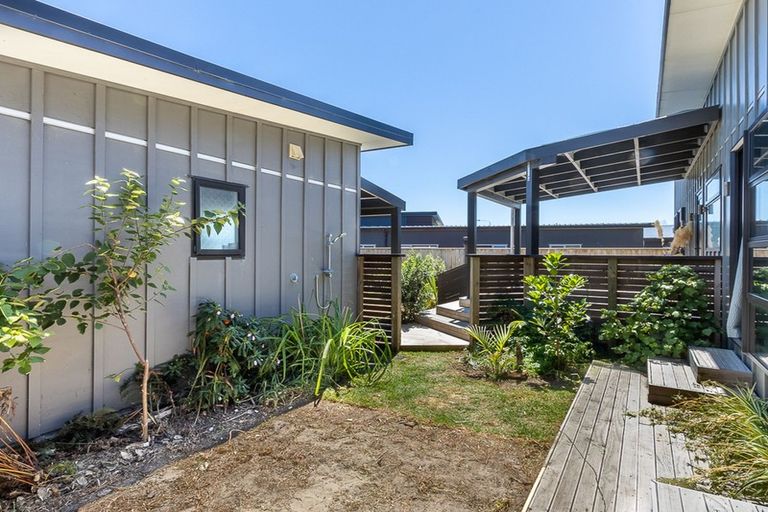 Photo of property in 35 Seagrass Place, Otaki Beach, Otaki, 5512