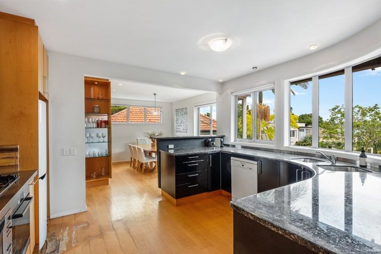Photo of property in 1 Marine Parade, Herne Bay, Auckland, 1011