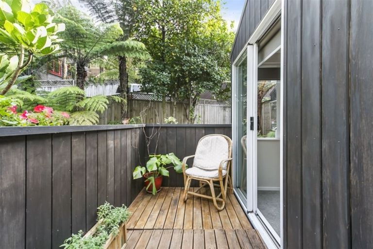 Photo of property in 2/52 Fowler Street, Northcote, Auckland, 0627