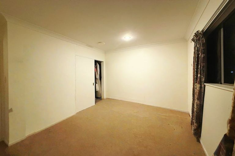 Photo of property in 33 Midhurst Avenue, Henderson, Auckland, 0612