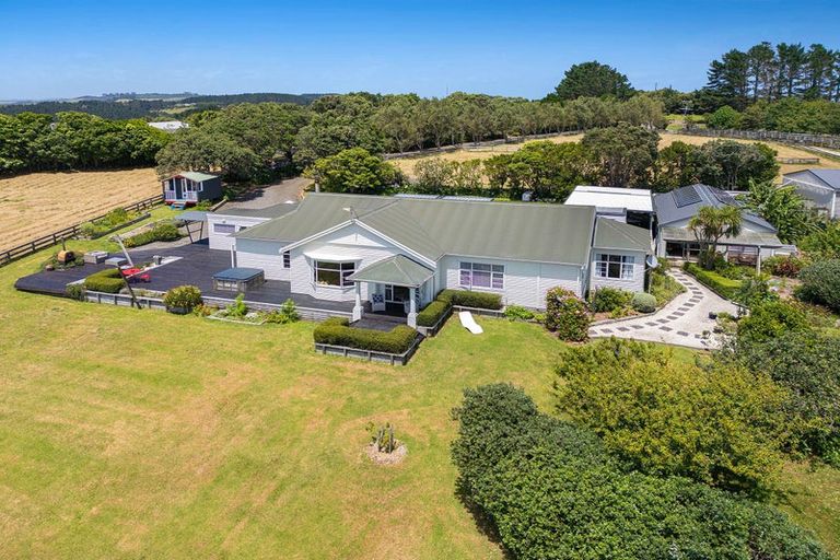 Photo of property in 154 Te Kanae Road, South Head, Helensville, 0874