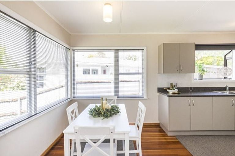 Photo of property in 10 Catlins Crescent, Milson, Palmerston North, 4414