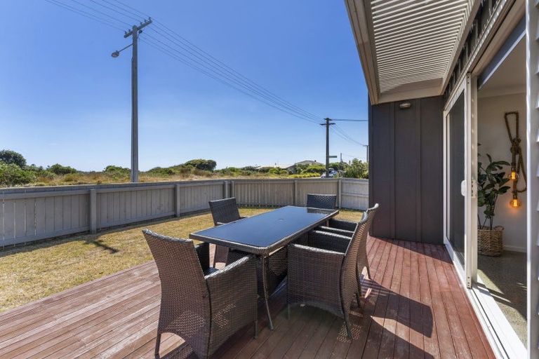 Photo of property in 2 Kowhai Street, Otaki Beach, Otaki, 5512