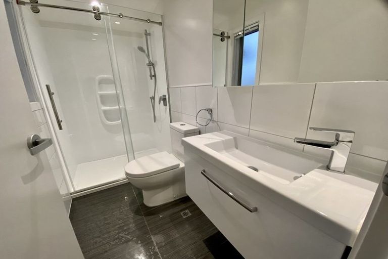 Photo of property in 5/61 Black Rock Road, Newlands, Wellington, 6037