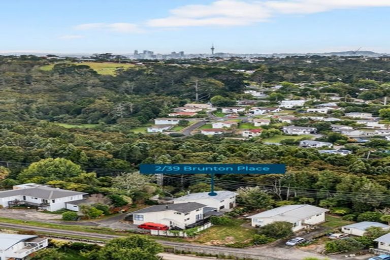 Photo of property in 2/39 Brunton Place, Glenfield, Auckland, 0629