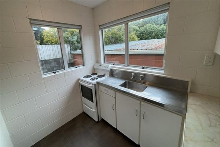 Photo of property in 31 Cumberland Street, Merrilands, New Plymouth, 4312