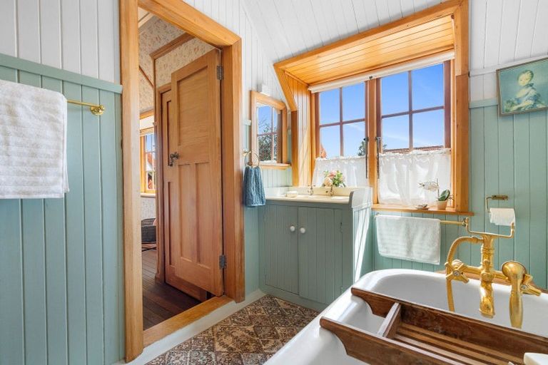 Photo of property in 10 Maire Street, Eastbourne, Lower Hutt, 5013