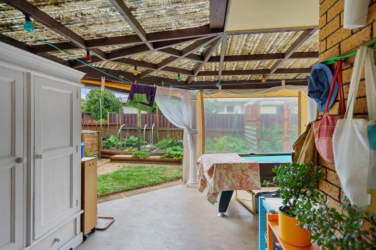 Photo of property in 251 Shakespeare Street, Leamington, Cambridge, 3432