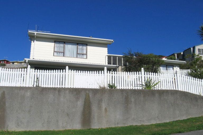 Photo of property in 17 Nalanda Crescent, Broadmeadows, Wellington, 6035