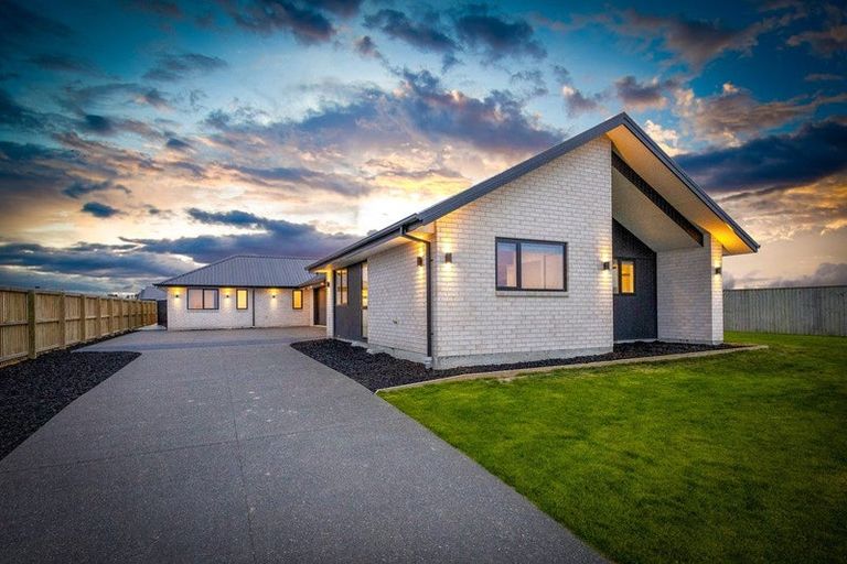 Photo of property in 66 Ridgeland Way, West Melton, 7618