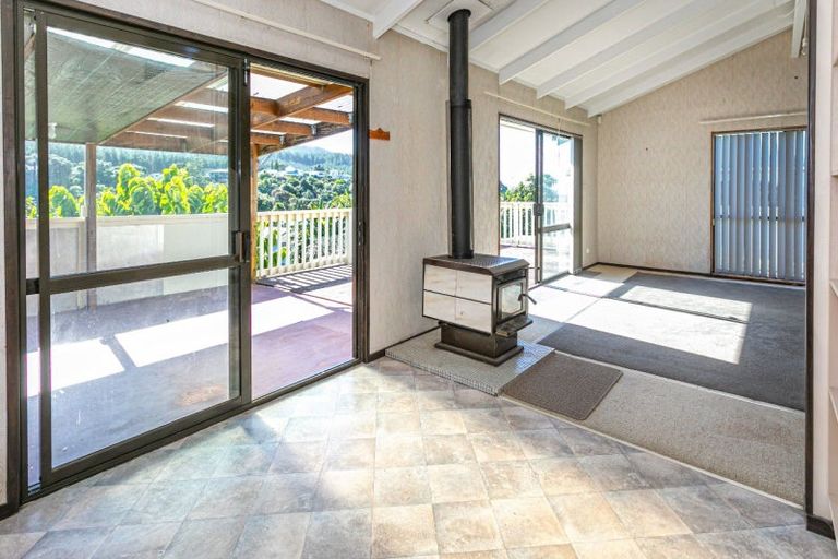 Photo of property in 104 Titiro Place, Onemana, Whangamata, 3691