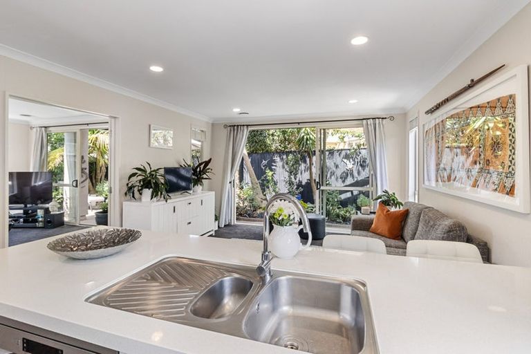 Photo of property in 17 Eaglemont Drive, East Tamaki Heights, Auckland, 2016