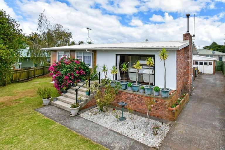 Photo of property in 10 Lomas Place, Manurewa, Auckland, 2102