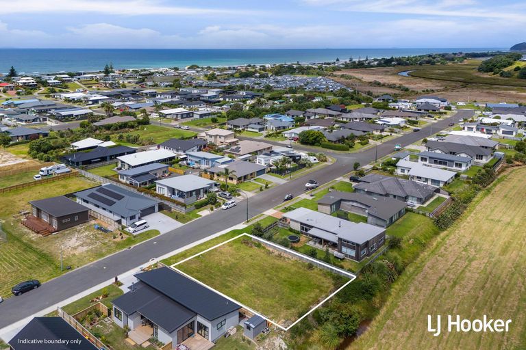 Photo of property in 37 Reel Road, Waihi Beach, 3611