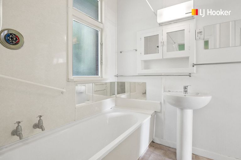 Photo of property in 1 Featherston Street, Macandrew Bay, Dunedin, 9014