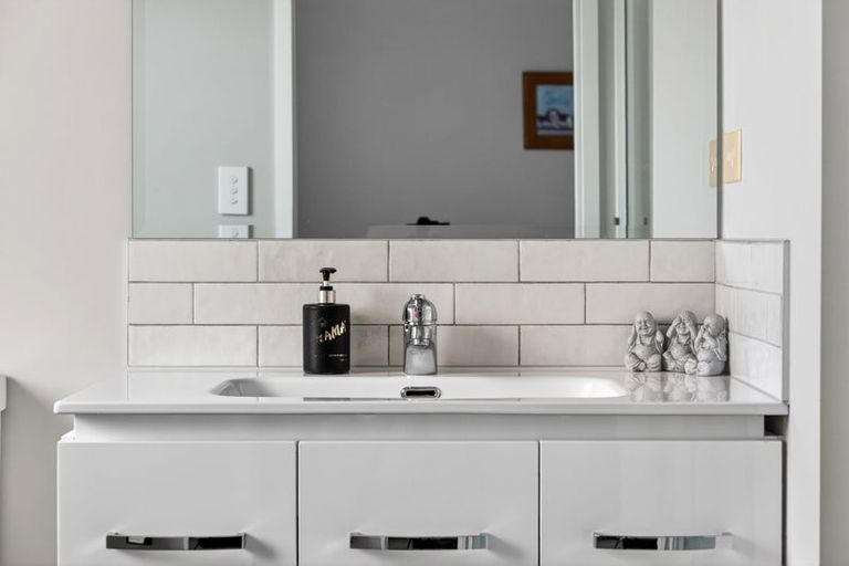 Photo of property in 23 Raabia Close, Parakai, 0830