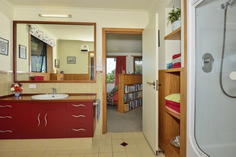 Photo of property in 45 Winifred Street, Okitu, Gisborne, 4010