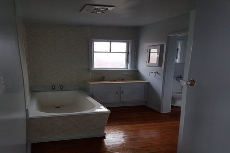 Photo of property in 18 Coniston Avenue, Ilam, Christchurch, 8041