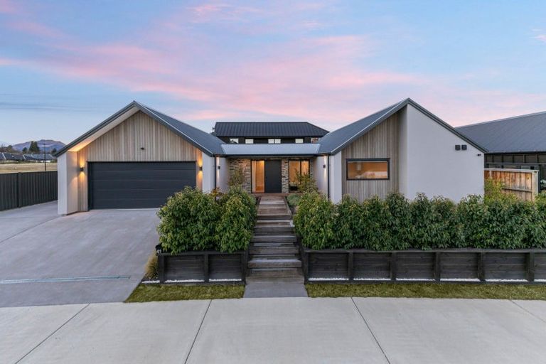 Photo of property in 41 Avalon Station Drive, Wanaka, 9305