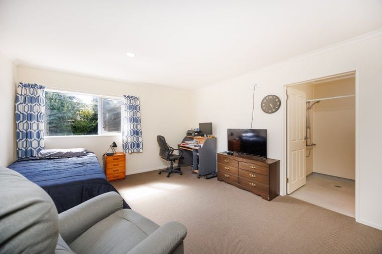 Photo of property in 5 Barnes Court, Roslyn, Palmerston North, 4414