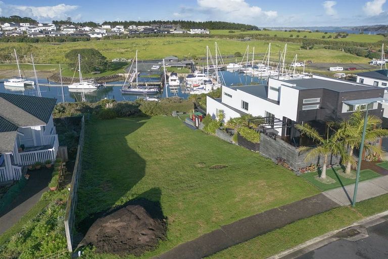 Photo of property in 100 Voyager Drive, Gulf Harbour, Whangaparaoa, 0930