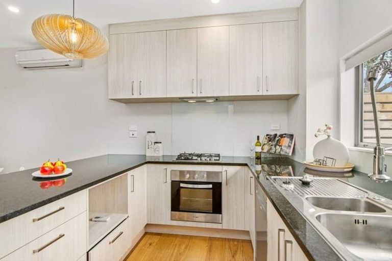 Photo of property in 1/147 Albany Highway, Unsworth Heights, Auckland, 0632