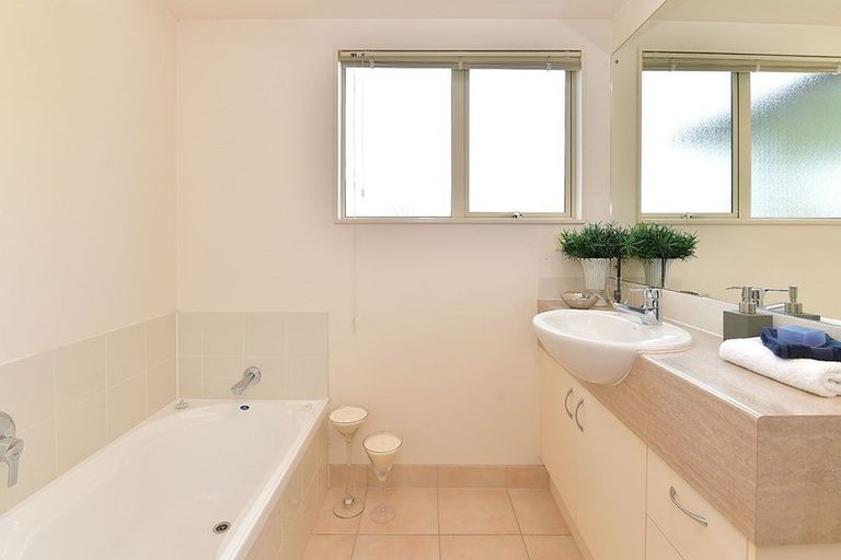 Photo of property in 9 Blue Heron Rise, Stanmore Bay, Whangaparaoa, 0932