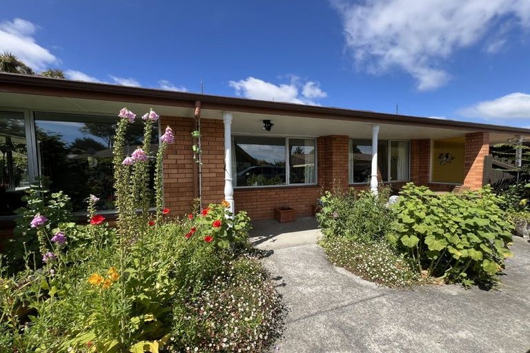 Photo of property in 2/17 Karen Lane, Beckenham, Christchurch, 8023