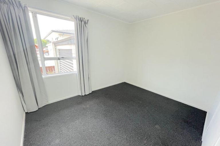 Photo of property in 2/50 Sikkim Crescent, Clover Park, Auckland, 2019