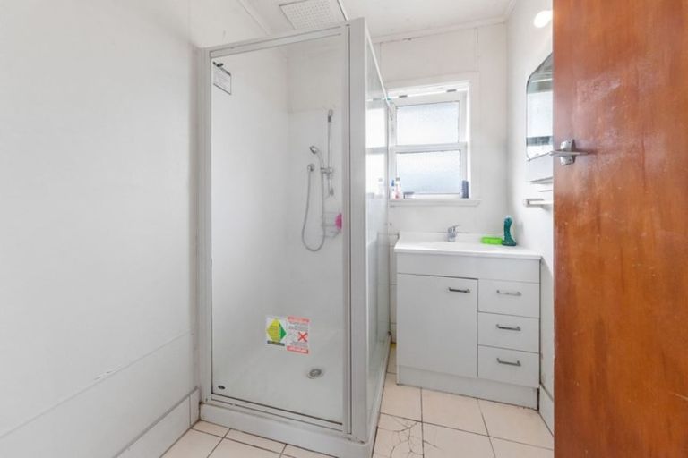 Photo of property in 7 Putini Road, Mangere Bridge, Auckland, 2022