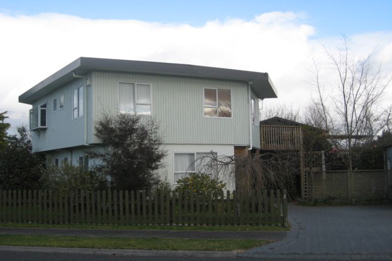 Photo of property in 2 Pokaka Crescent, Wharewaka, Taupo, 3330