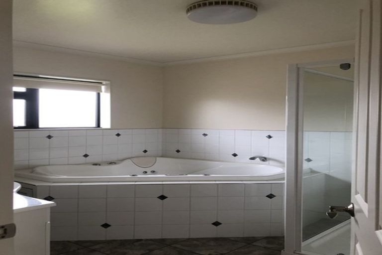 Photo of property in 1 Roseash Lane, Levin, 5510