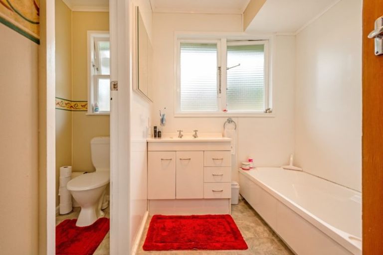 Photo of property in 16 Halcombe Road, Feilding, 4702