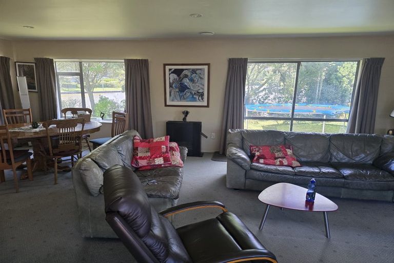 Photo of property in 10 Mariners Way, Whitby, Porirua, 5024