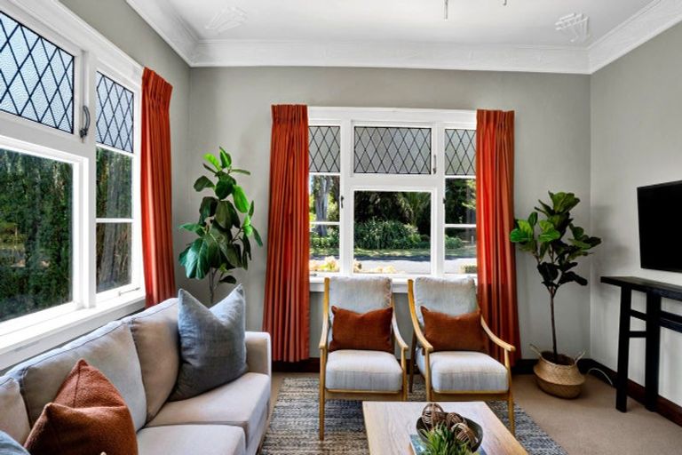 Photo of property in 32 Victoria Road, New Plymouth, 4310