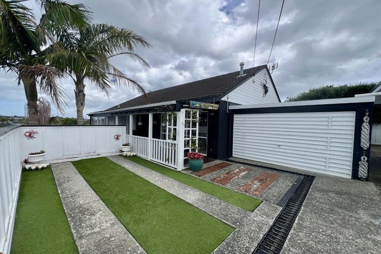 Photo of property in 2/28 Onepoto Road, Hauraki, Auckland, 0622
