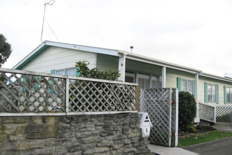 Photo of property in 1 Coromandel Court, Roslyn, Palmerston North, 4414