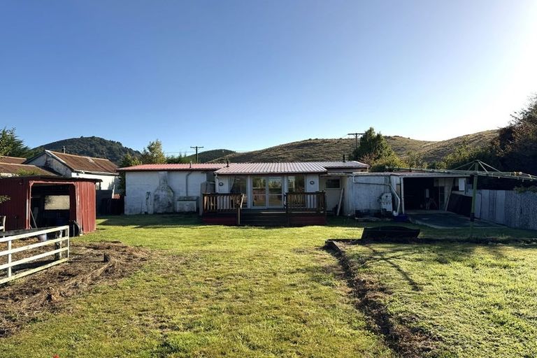 Photo of property in 93 Main Road, Clinton, 9534