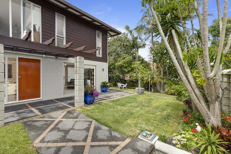 Photo of property in 1/517 Beach Road, Murrays Bay, Auckland, 0630