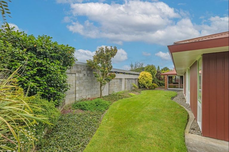 Photo of property in 10 Chilton Grove, Hokowhitu, Palmerston North, 4410