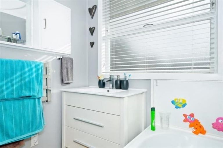 Photo of property in 16 Lugton Street, Nawton, Hamilton, 3200