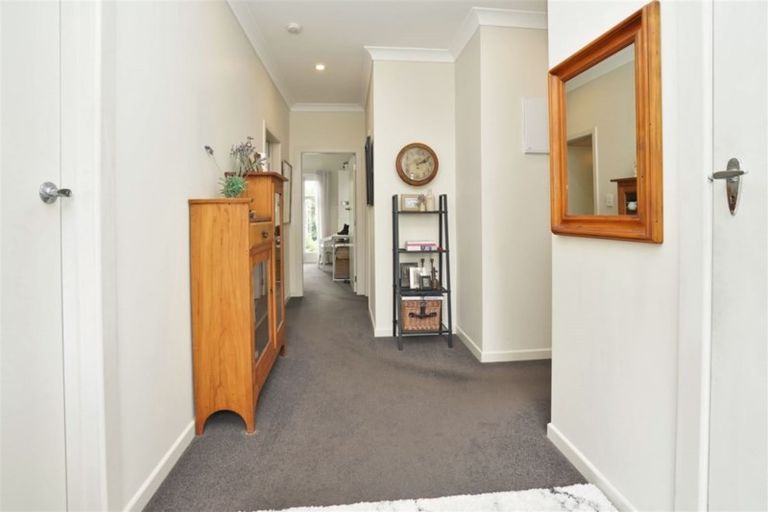 Photo of property in 6 Forest Lake Road, Forest Lake, Hamilton, 3200