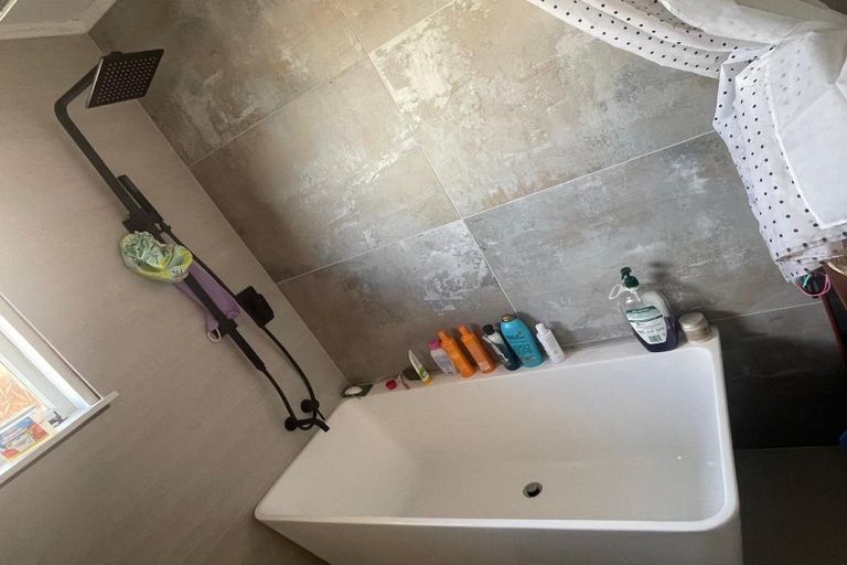 Photo of property in 25 Sovereign Place, Glenfield, Auckland, 0629