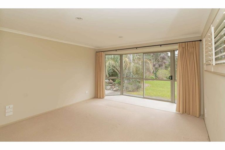 Photo of property in 16 Spinnaker Point, Haruru, 0204