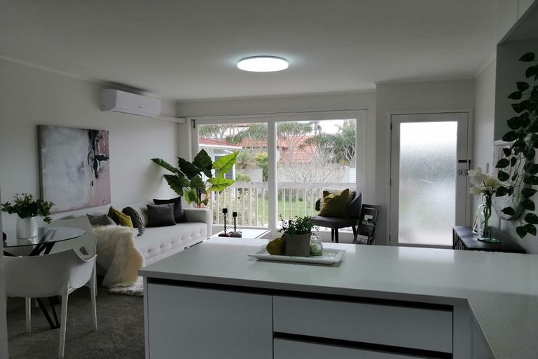 Photo of property in 3/240 Hurstmere Road, Takapuna, Auckland, 0622