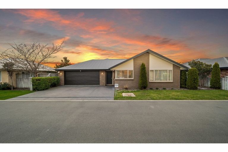 Photo of property in 52 Tahuna Street, Pegasus, 7612